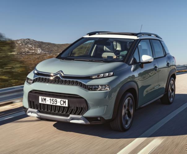 Ausdrucksstark: Der neue Citroën C3 Aircross übernimmt die kompakten Masse, die hohe Sitzposition und die Schutzelemente seines Vorgängers und erhält zugleich einen frischen Look, der mehr Robustheit und Stärke ausstrahlt.